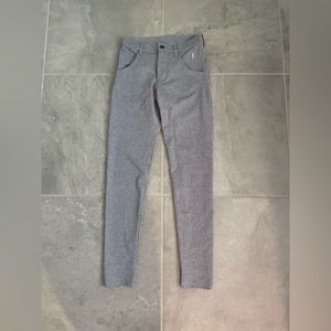 Women’s Abs2bfitness grey jeans. Scrunch butt. Size small. NEW